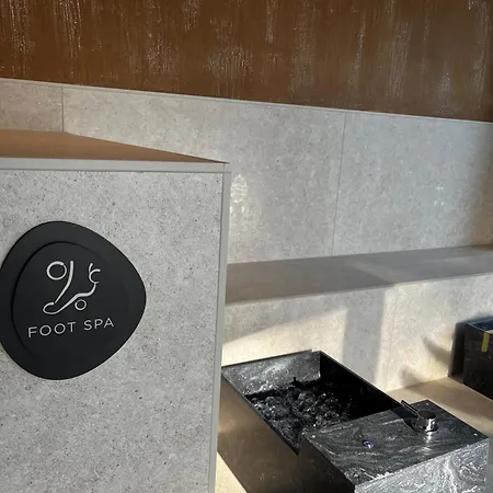 L'insolite Par La Claire Fontaine * Ла-Рош-ан-Арден