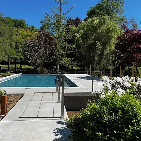 L'insolite Par La Claire Fontaine Деревянный коттедж